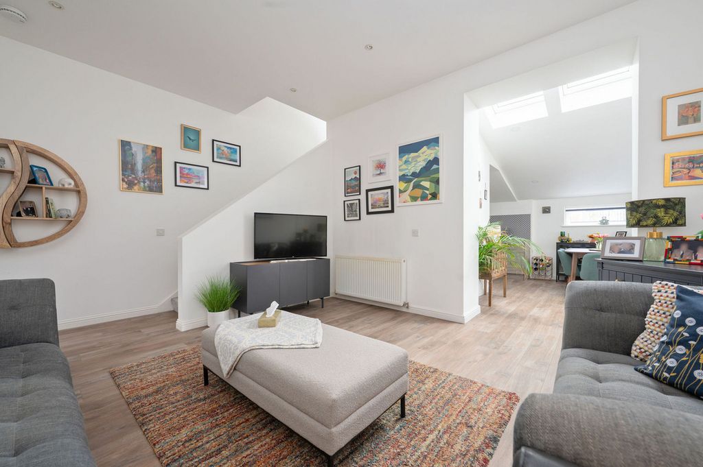 Property photo 2 of 22