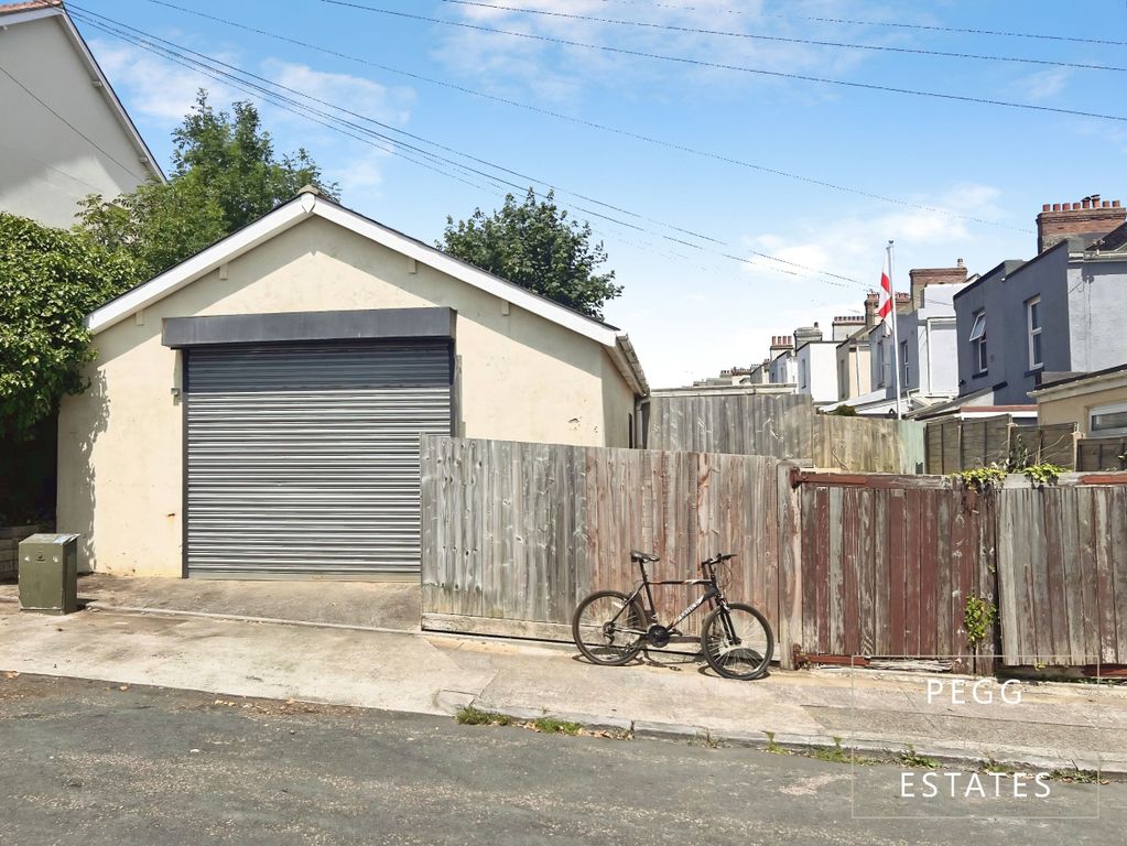 Property photo 1 of 2