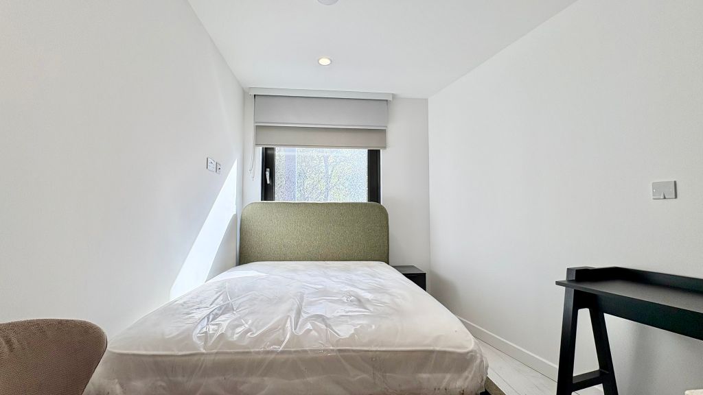 Property photo 1 of 21 Bedroom