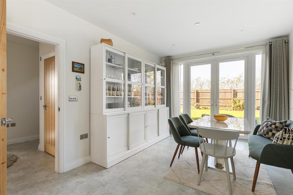 Property photo 2 of 34 010A3963-Hdr.Jpg