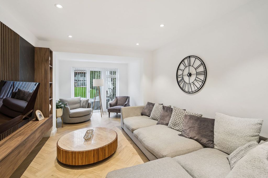 Property photo 3 of 20