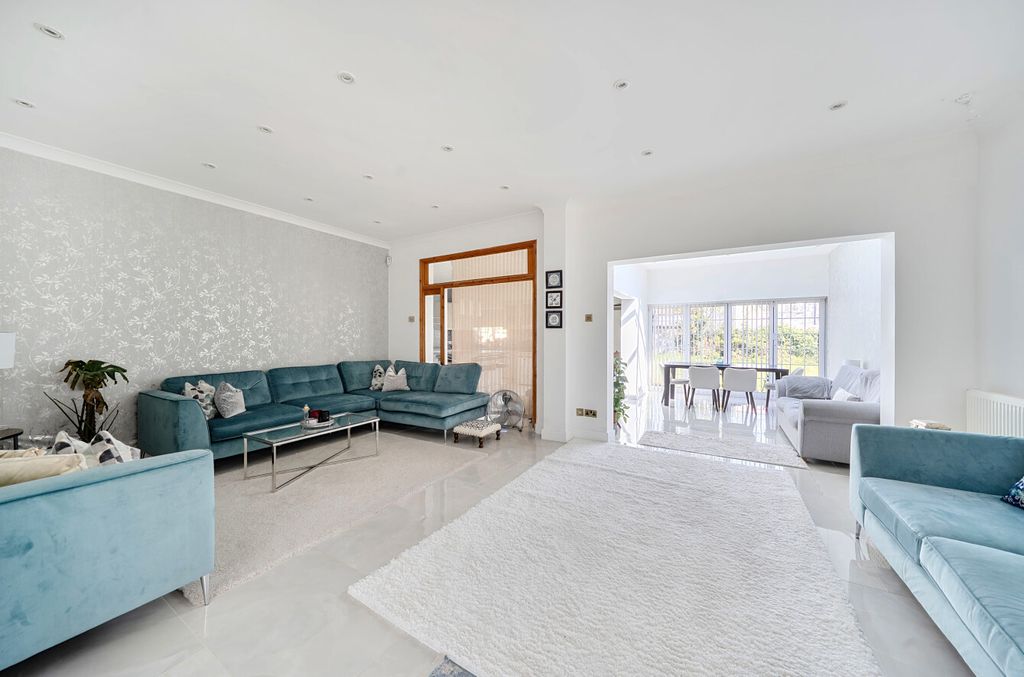 Property photo 2 of 23 1441565-12-69Eb88...