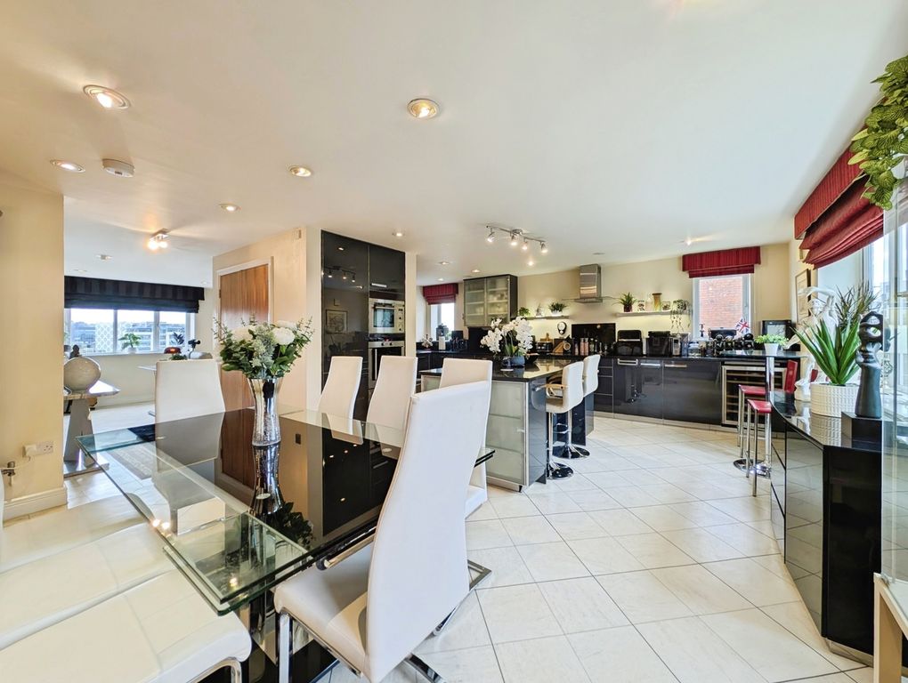 Property photo 3 of 20 Pbox-Img.Jpg