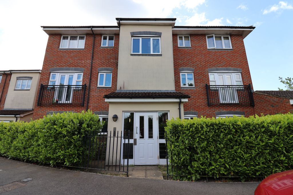 Property photo 1 of 10 2 Bedroom Flat For Sale In Kiln Way