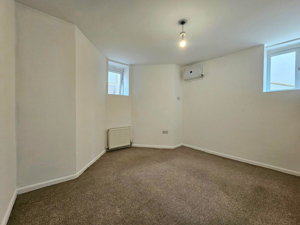Property photo 2 of 9 Image