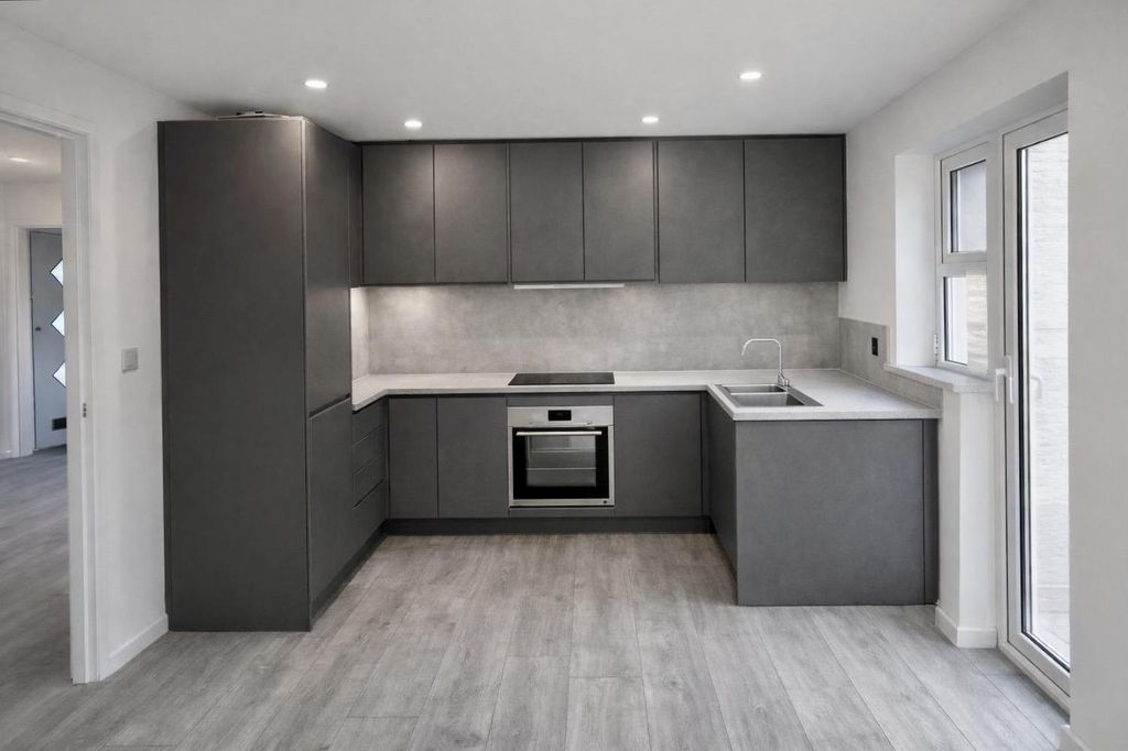 Property photo 3 of 19 4516c018-2811-451F-B61A-4435E0B431Ff.Jpg