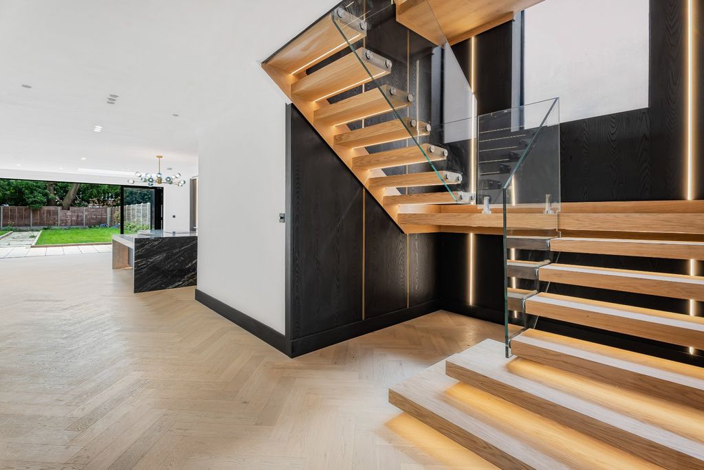Additional image 41 of 5 bed detached house for salePipers Green Lane, Edgware HA8