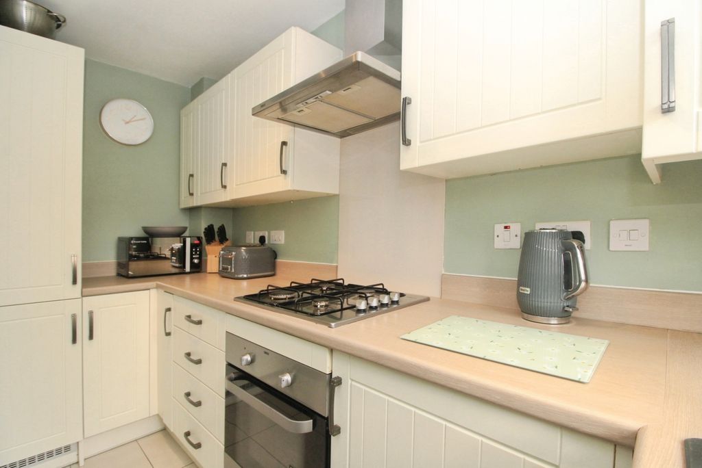 Property photo 2 of 12 Kitchen