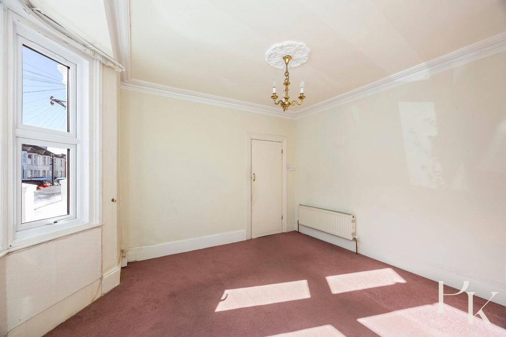 Property photo 3 of 18