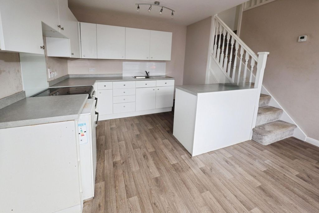 Property photo 2 of 6 5592141