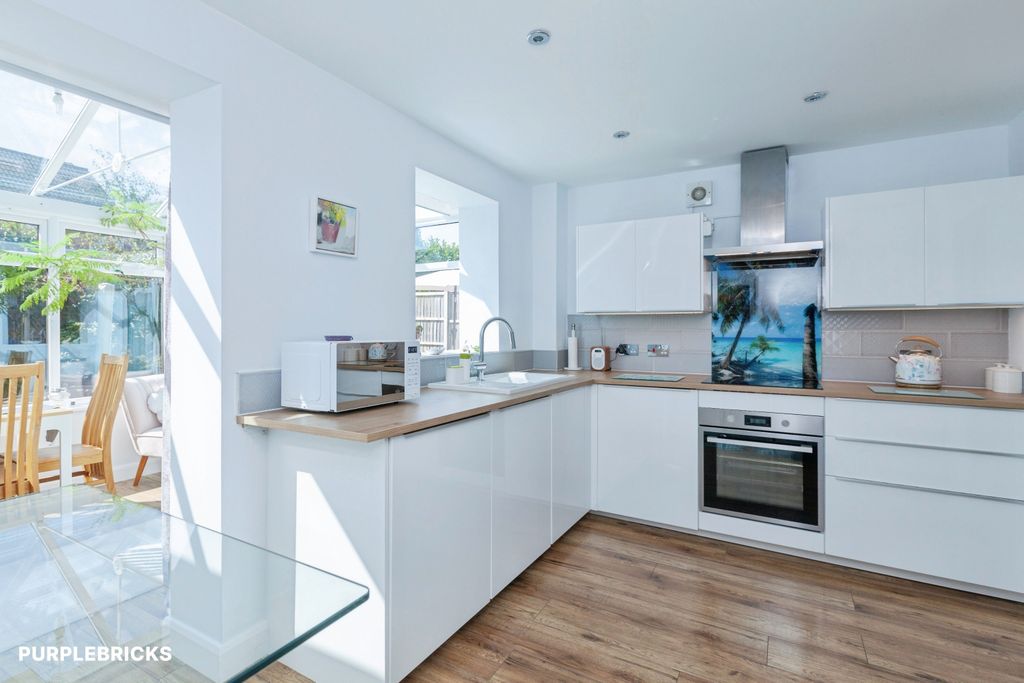 Property photo 2 of 14 Kitchen