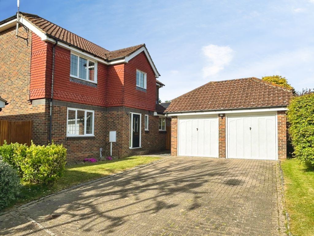 Property photo 1 of 23 Shottermill - Front