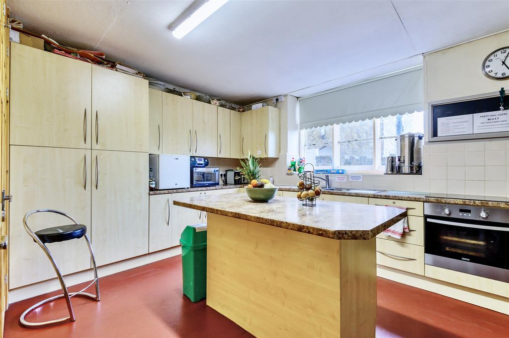 Property photo 3 of 24
