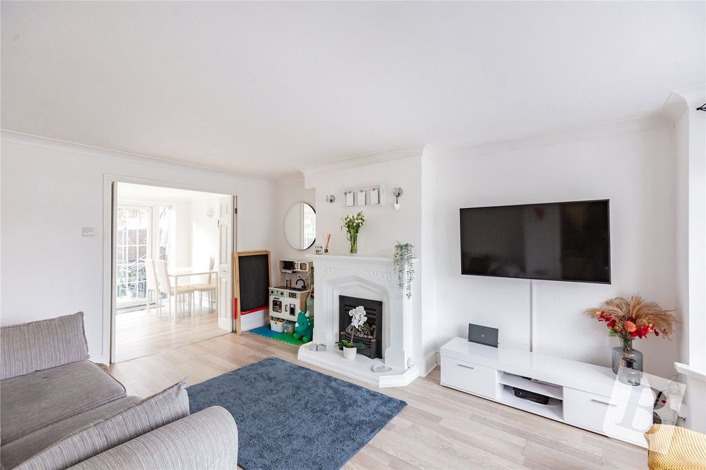 Property photo 3 of 14 Living Room