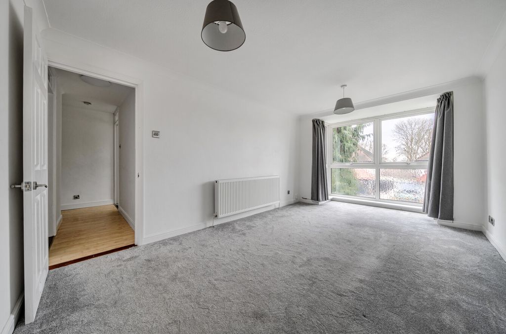 Property photo 2 of 11 Lounge6