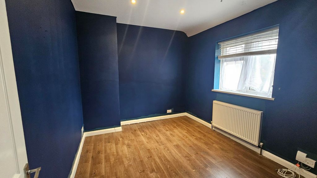 Property photo 3 of 9 Double Bedroom