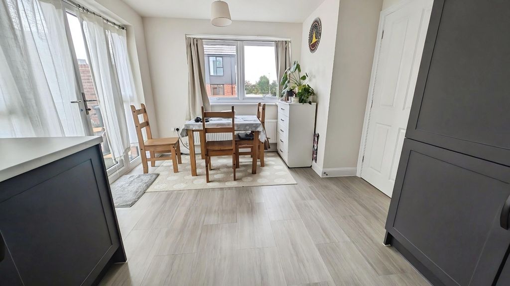 Property photo 3 of 12 Pbox-Dining_Room-346126.Jpg