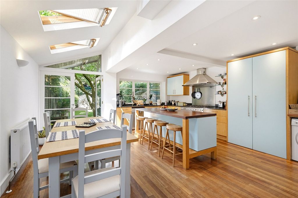 Property photo 2 of 12 Kitchen/Dining
