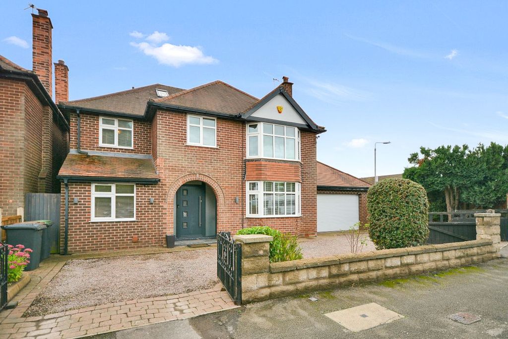 Property photo 1 of 37