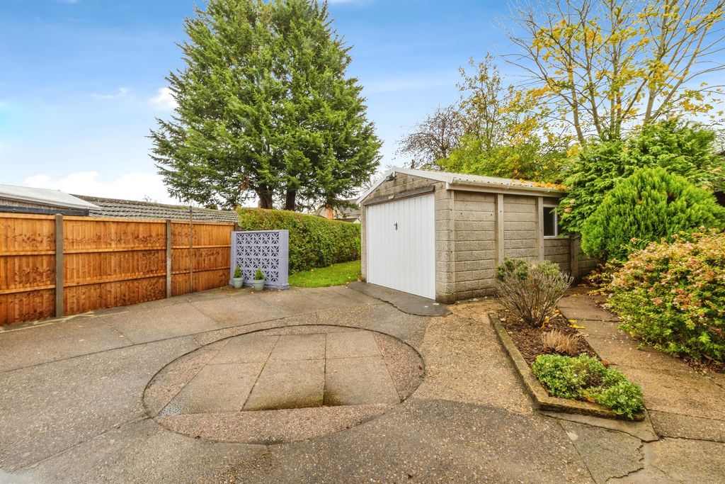 Property photo 2 of 17