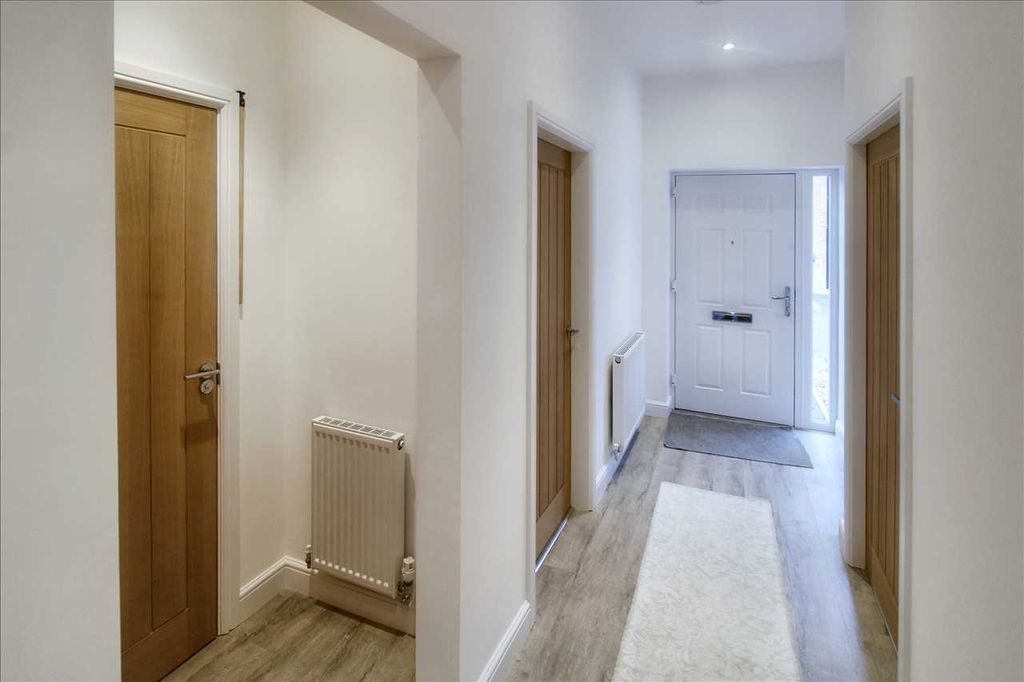 Property photo 2 of 17 Entrance Hall