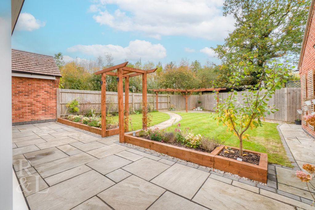 Property photo 3 of 32 Batched (32).Jpg