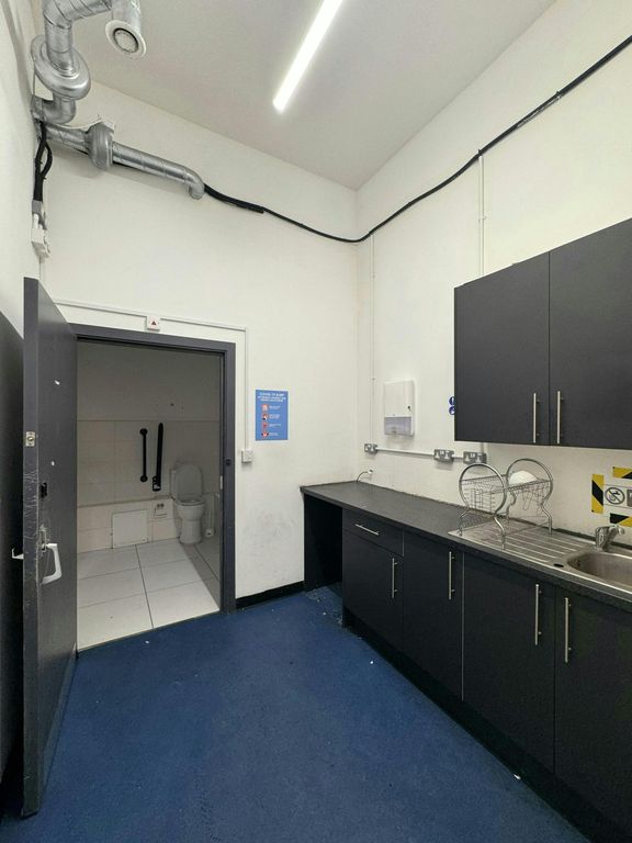 Property photo 3 of 8 140 Finchley Between 2 Units.Jpg