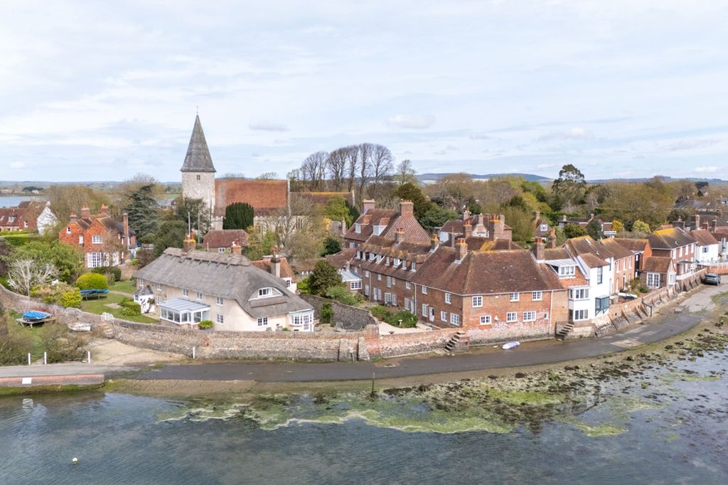 Property photo 2 of 23