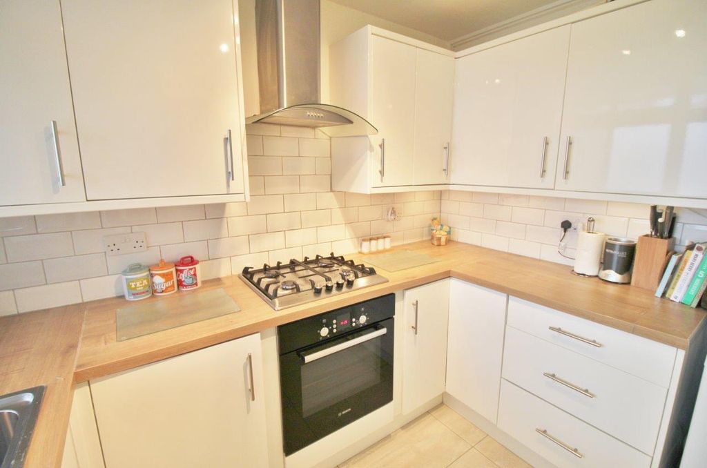 Property photo 3 of 12 4976762