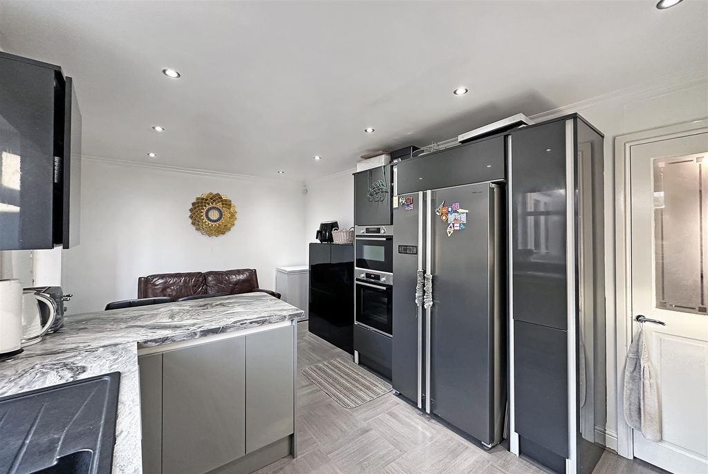 Property photo 3 of 16 9.Jpg