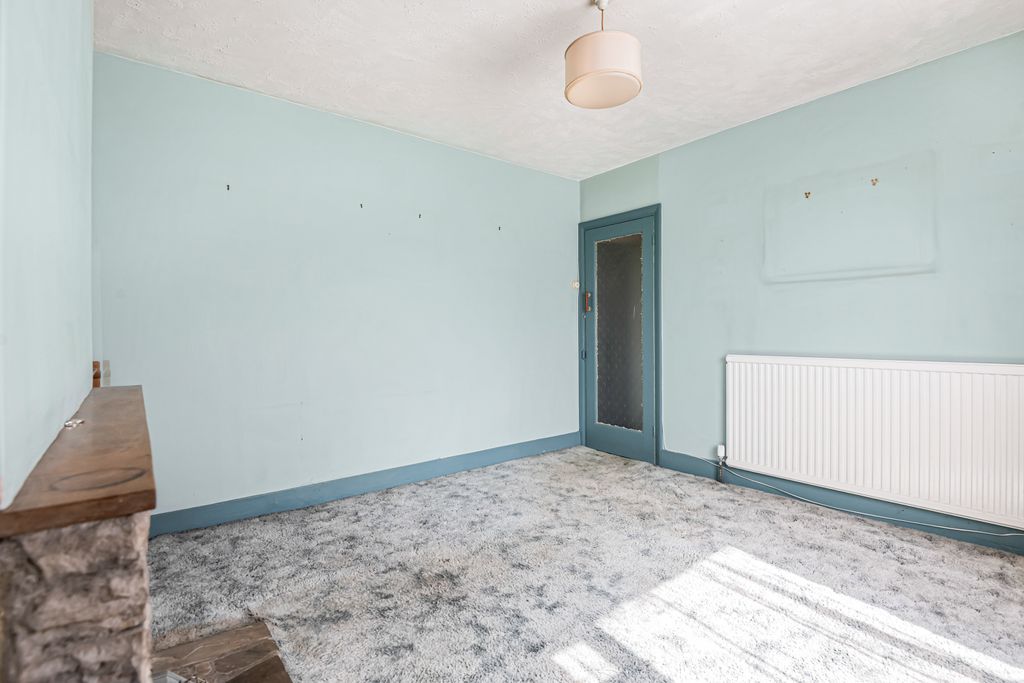 Property photo 3 of 17 Living Room