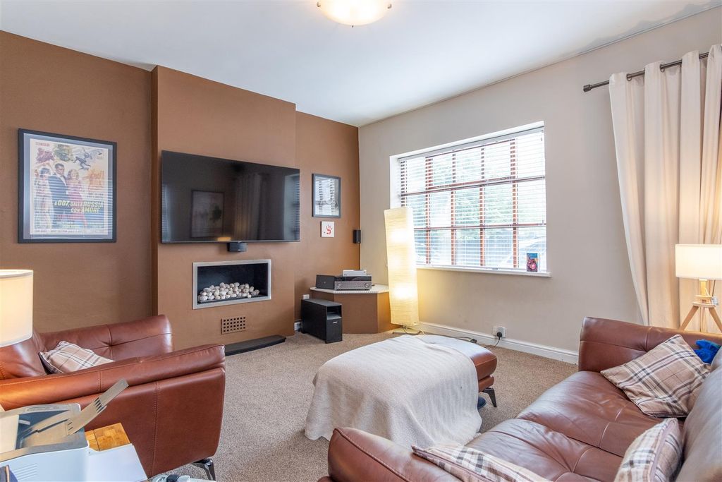 Property photo 2 of 17 Lounge