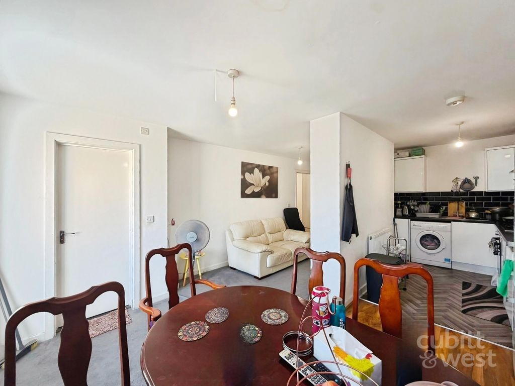 Property photo 2 of 11