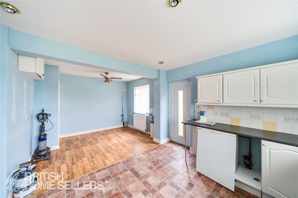 Property photo 3 of 16 Picture No. 17