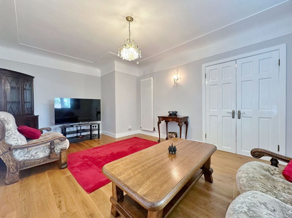 Property photo 3 of 40 Photo 8