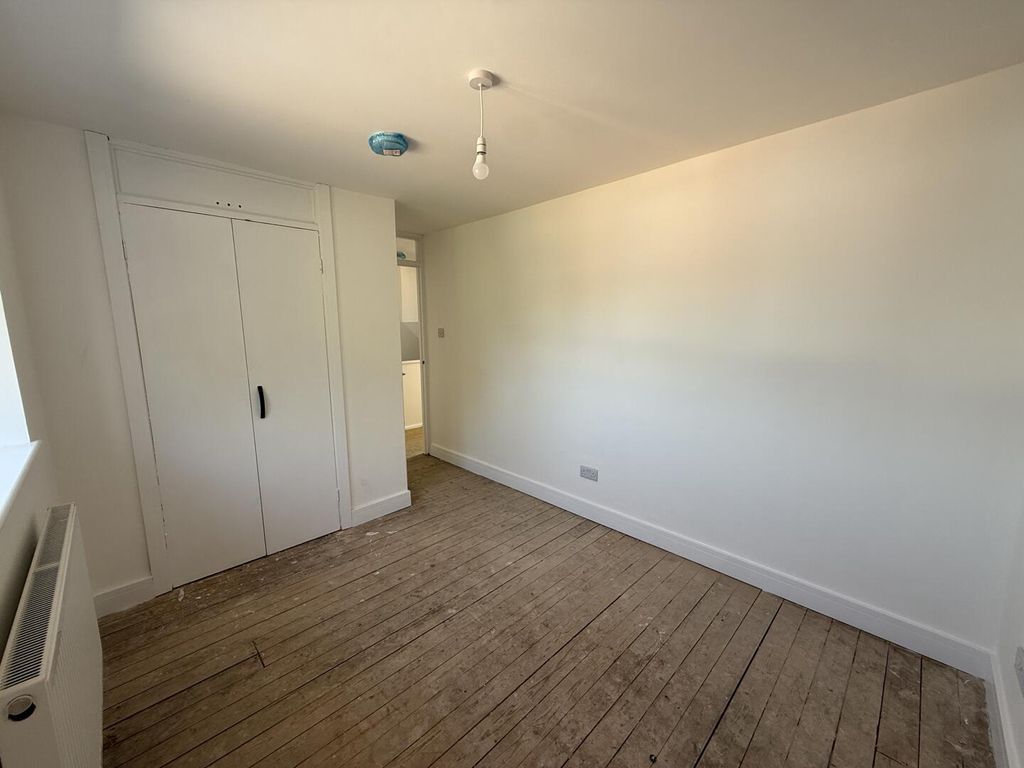Property photo 3 of 6 Bedroom