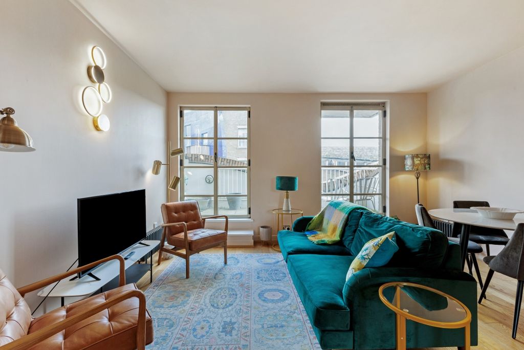 Property photo 2 of 23 The Circle