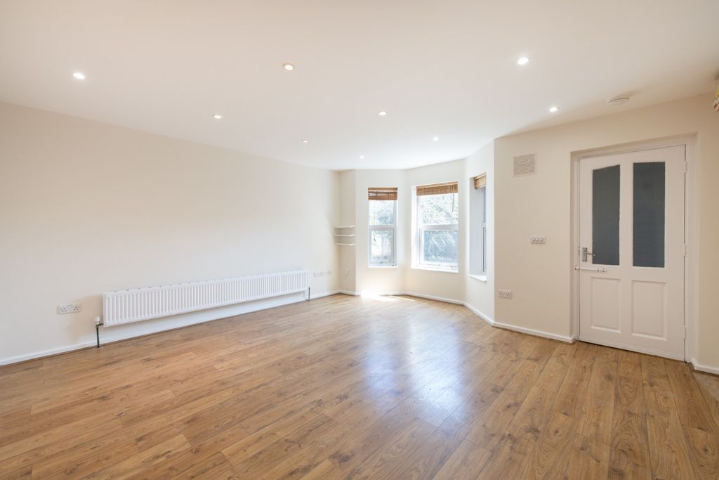 Property photo 2 of 14 5368551
