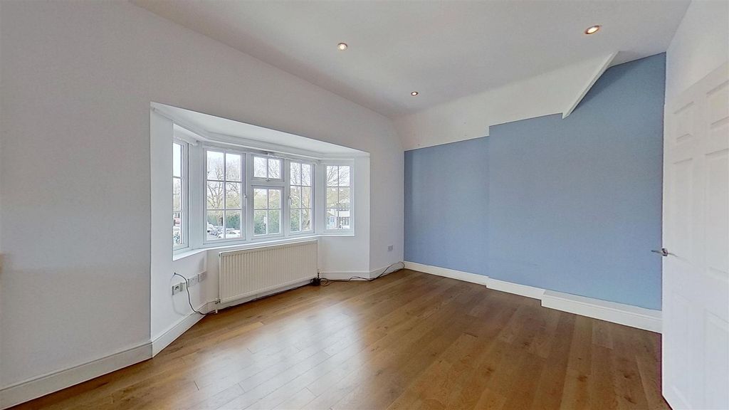 Property photo 1 of 14 370-Wellington-Road-South-Hanworth-Tw4-03032026_16