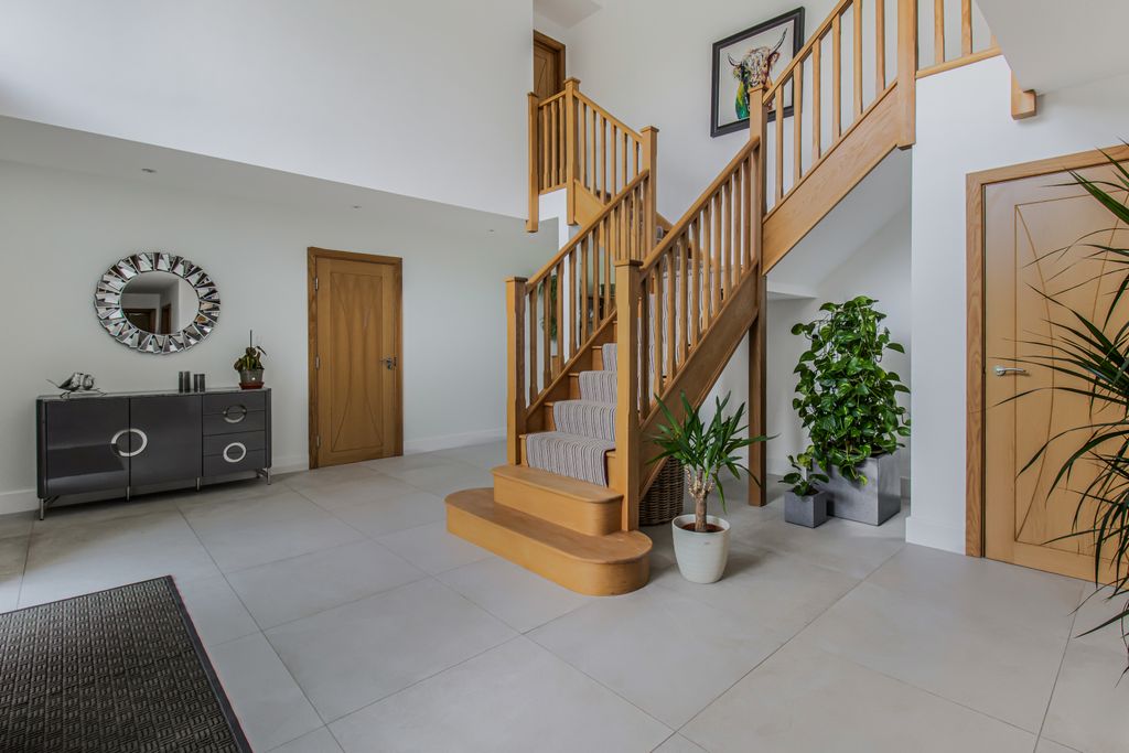 Property photo 2 of 37 Picture No. 45