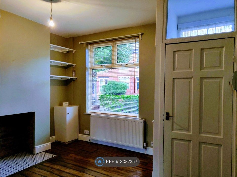 Property photo 3 of 16 Front Room