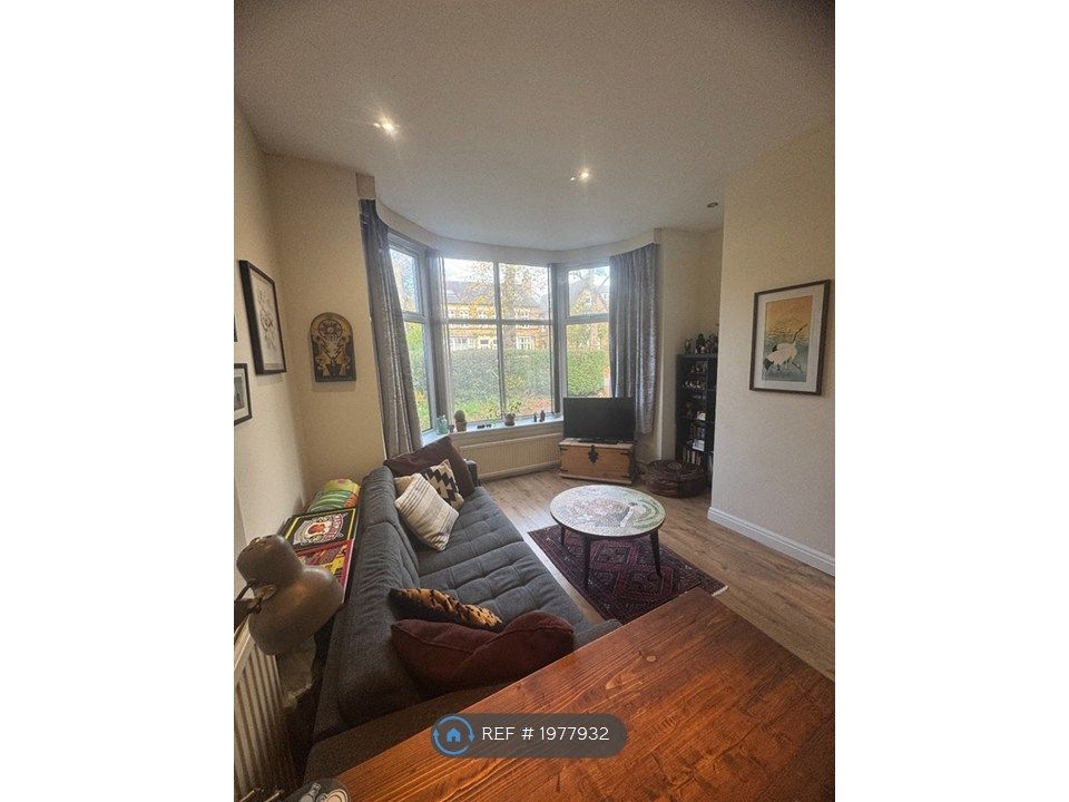 Property photo 3 of 12 Lounge