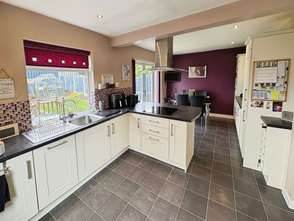 Property photo 3 of 20 Kitchen Diner