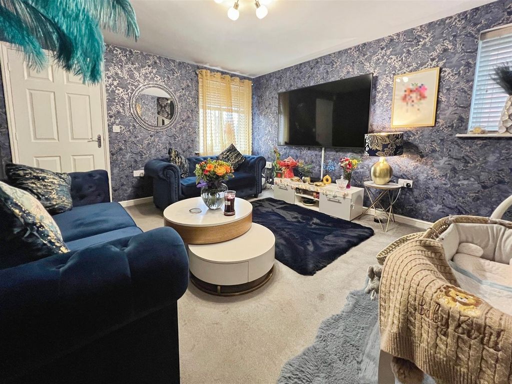 Property photo 2 of 25 Lounge