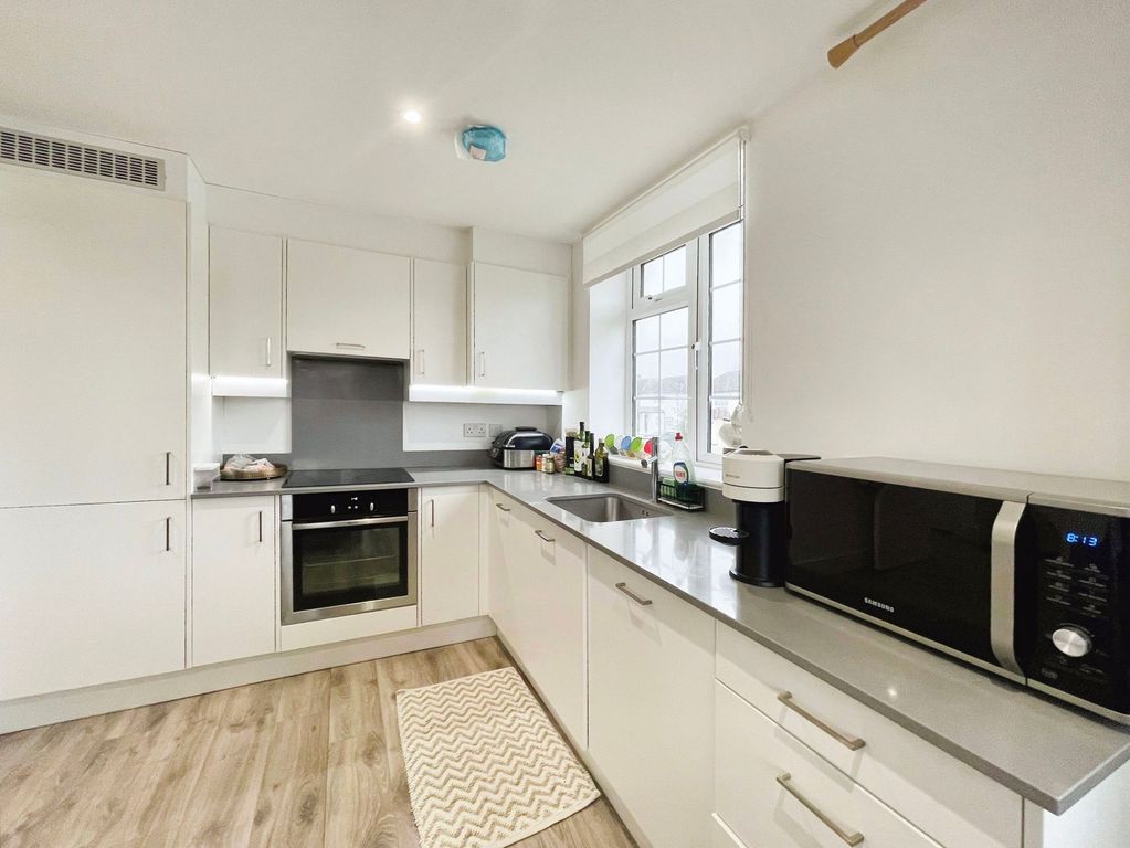 Property photo 1 of 11 Kitchen