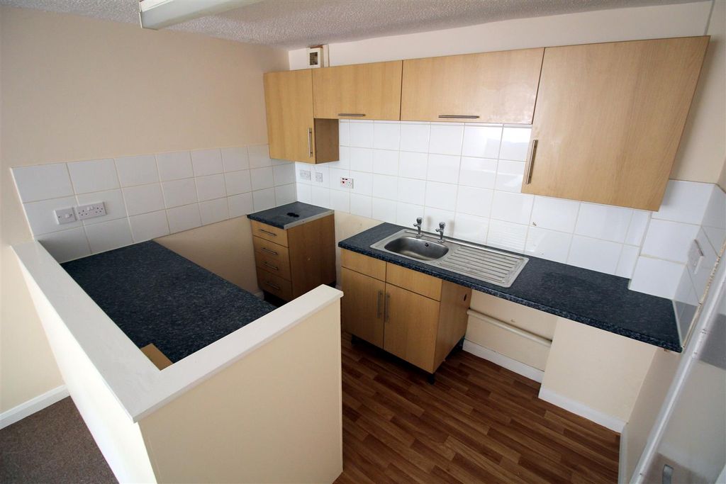 Property photo 3 of 5 Kitchen