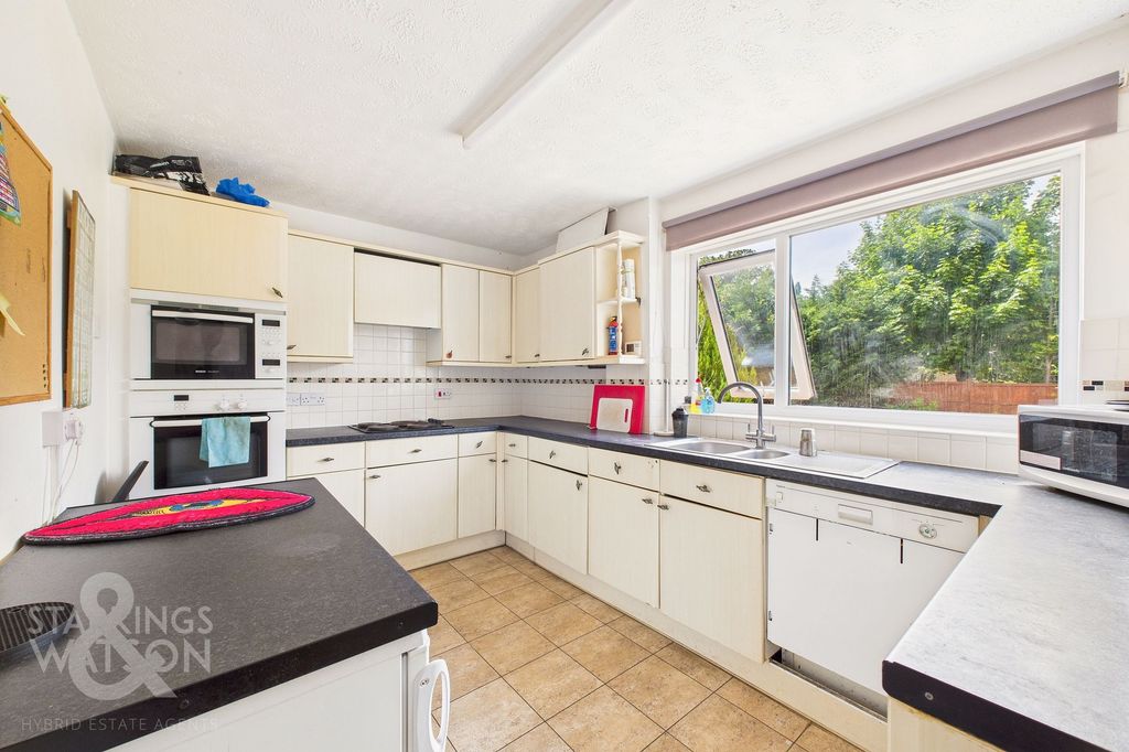 Property photo 3 of 23