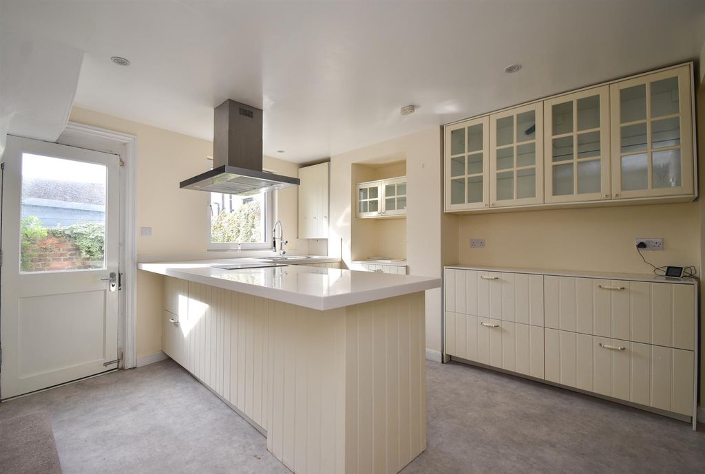 Property photo 2 of 19 Eat-In Kitchen