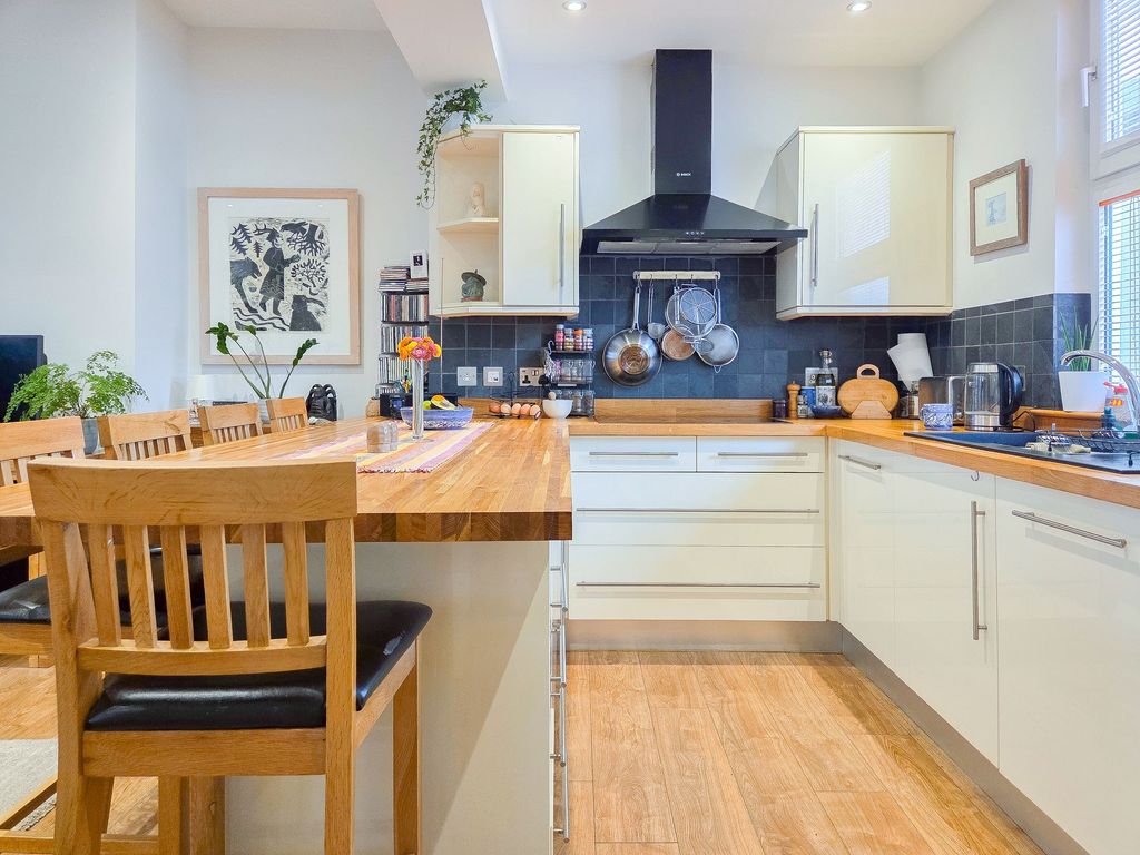 Property photo 3 of 27