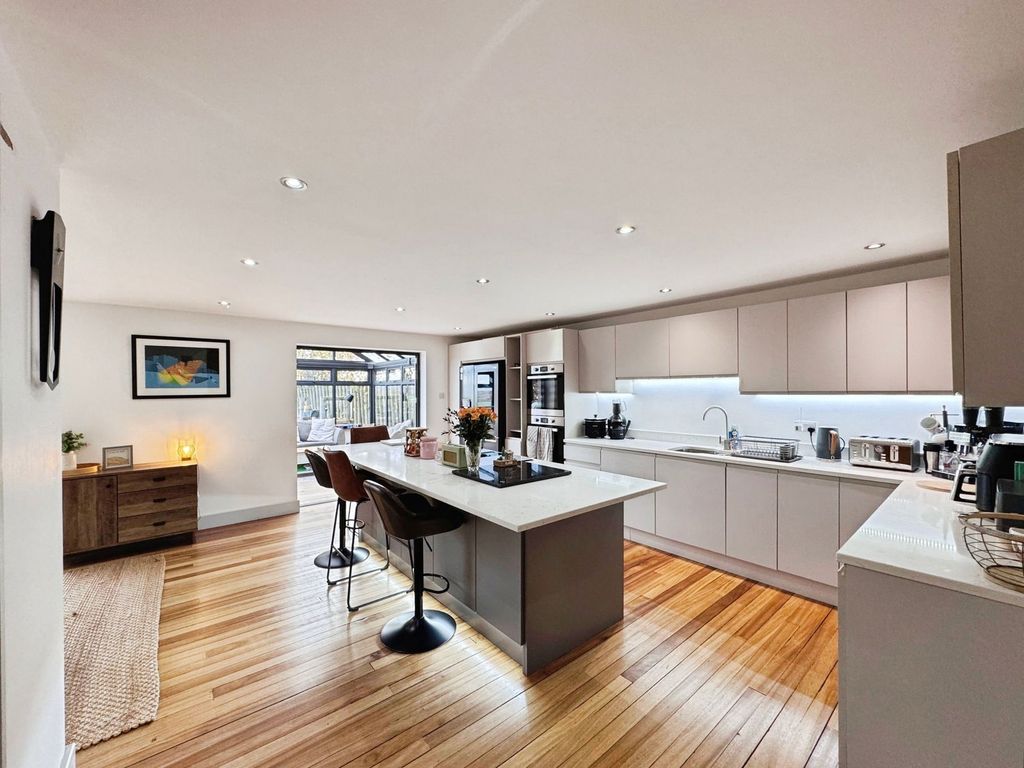 Property photo 3 of 31